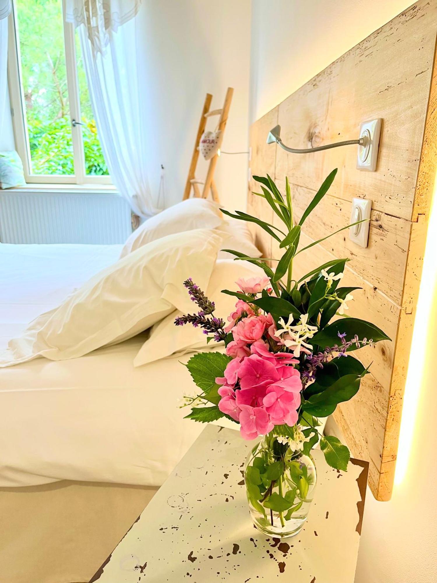 Le Relais Des Anges Bed & Breakfast Mercuès Екстериор снимка