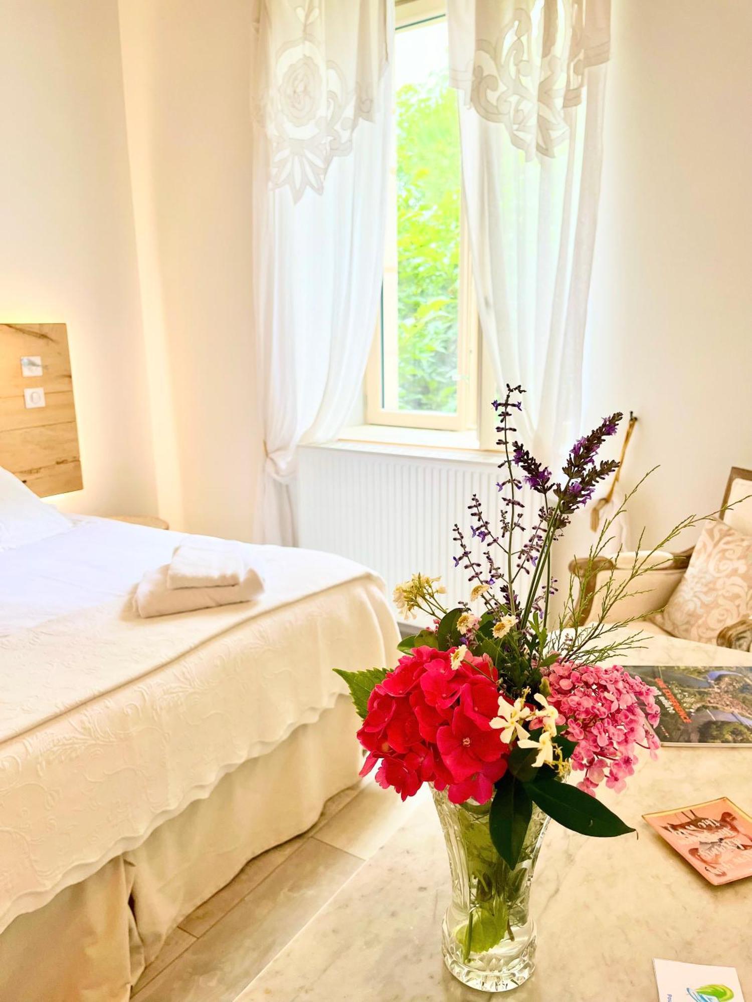 Le Relais Des Anges Bed & Breakfast Mercuès Екстериор снимка